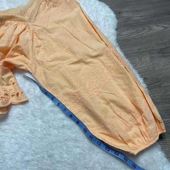 Universal Thread Peach Square Neck Top Blouse Size M Puff Sleeve Embroidered - Picture 9 of 9